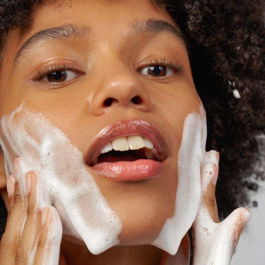 Novexpert VITAMIN C Express Radiant Cleansing Foam - Image 2